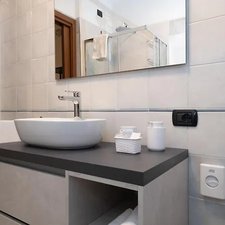 Bilocale A Lainhouse Apartment Lainate